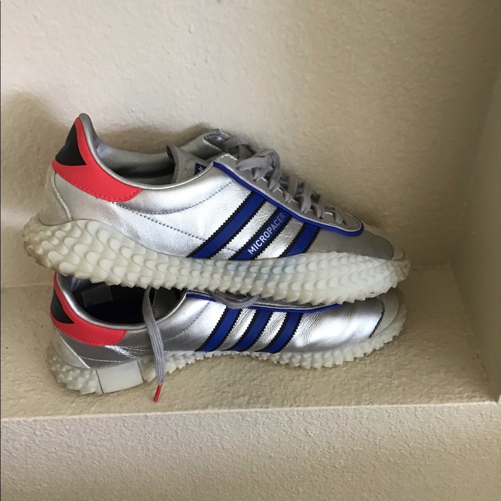 Aididas Country Kamanda  Micropacer